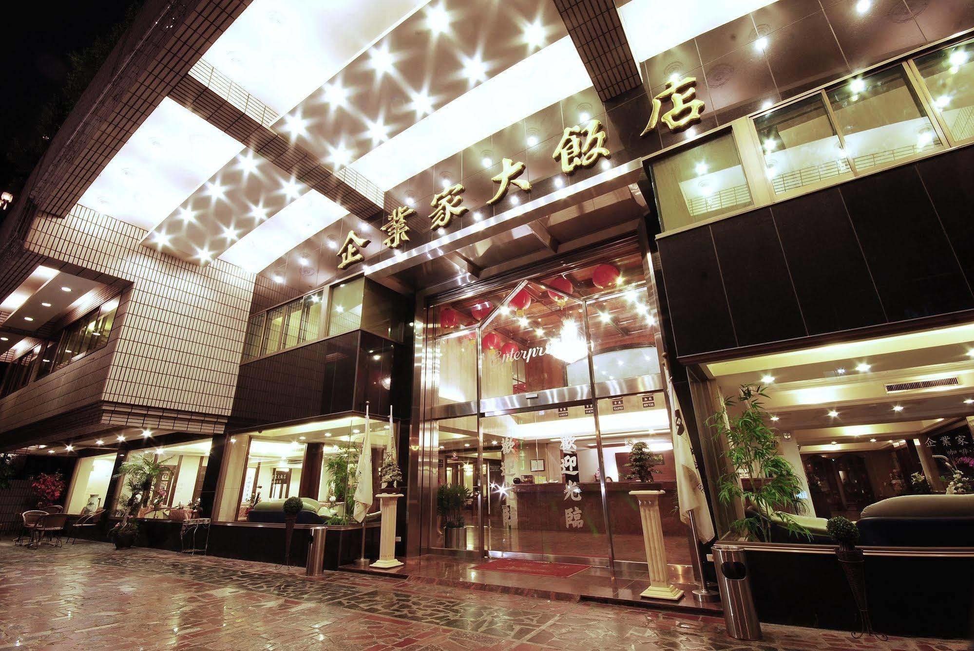Twinstar Hotel Taichung Esterno foto